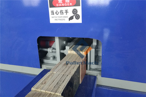 Automatic pallet feet nailing machine